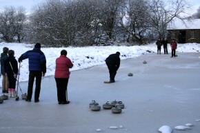 Picture of curling on Drumore Pond, 28 December 2009, 22KB